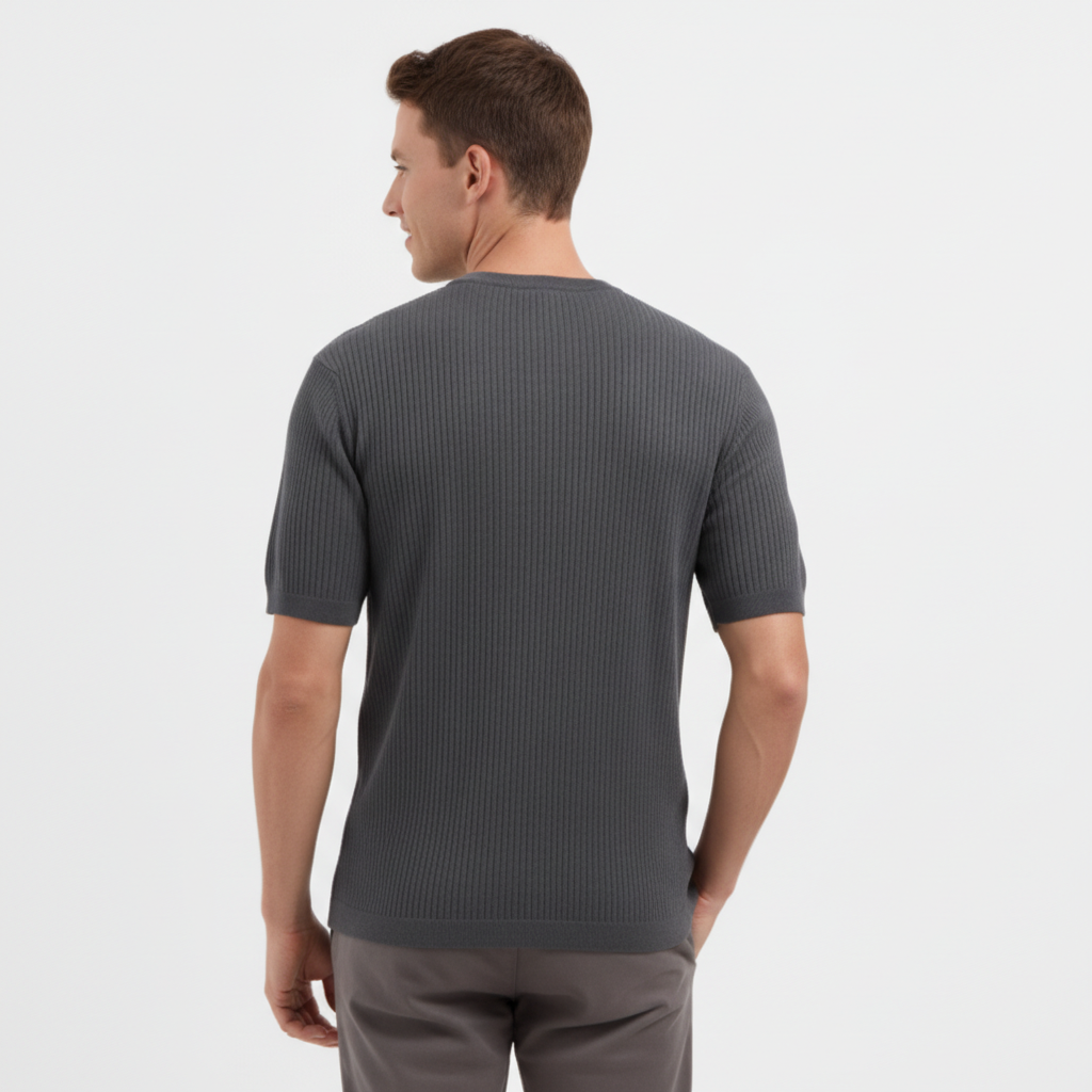 T-shirt i ribbad struktur med modern passform
