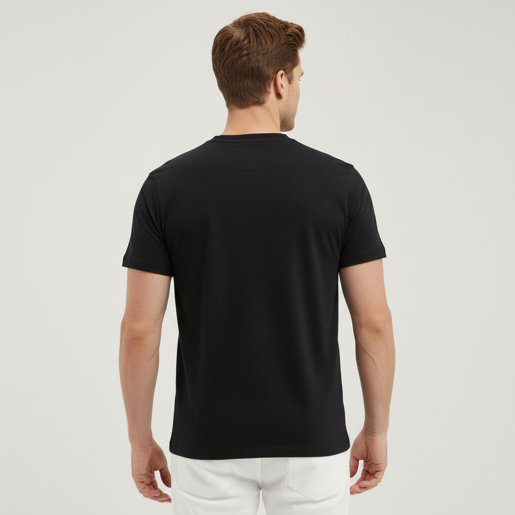 T-shirt med knappar och bekväm passform