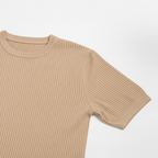T-shirt i ribbad struktur med modern passform